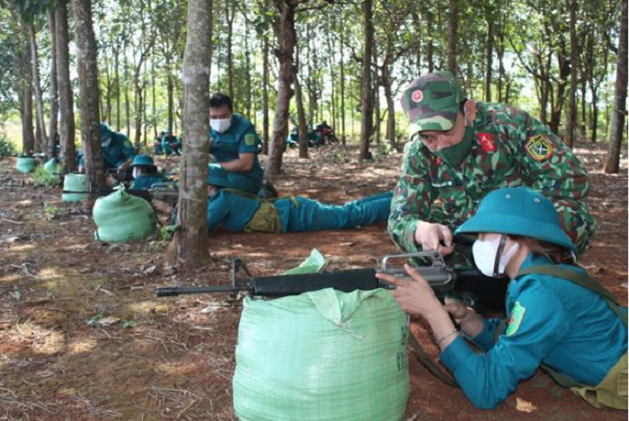 Huấn luyện quân sự cho lực lượng dân quân và tự vệ các xã: Ea Khal, Ea Nam, thị trấn Ea Drăng